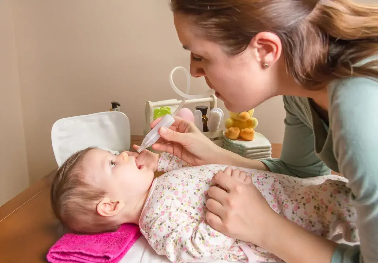 Noworodek oddychający przez nos spokojnie