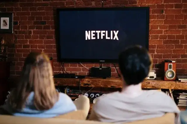 osoba ucząca się angielskiego z filmów, różnorodność akcentów, kontekst językowy