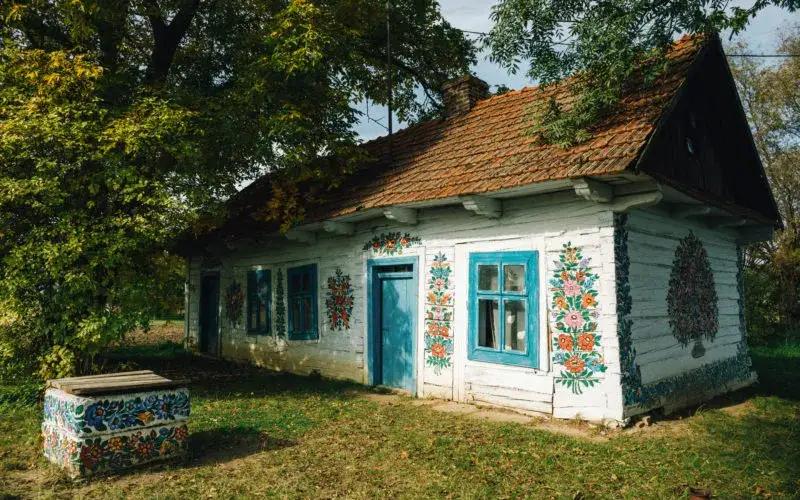 Zalipie malowane chaty Lanckorona drewniana zabudowa Skamieniałe Miasto