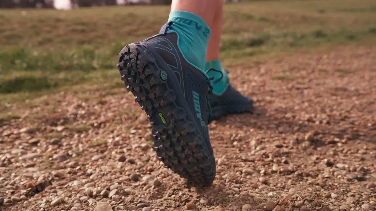 buty trailowe do biegania, ekwipunek biegacza leśnego