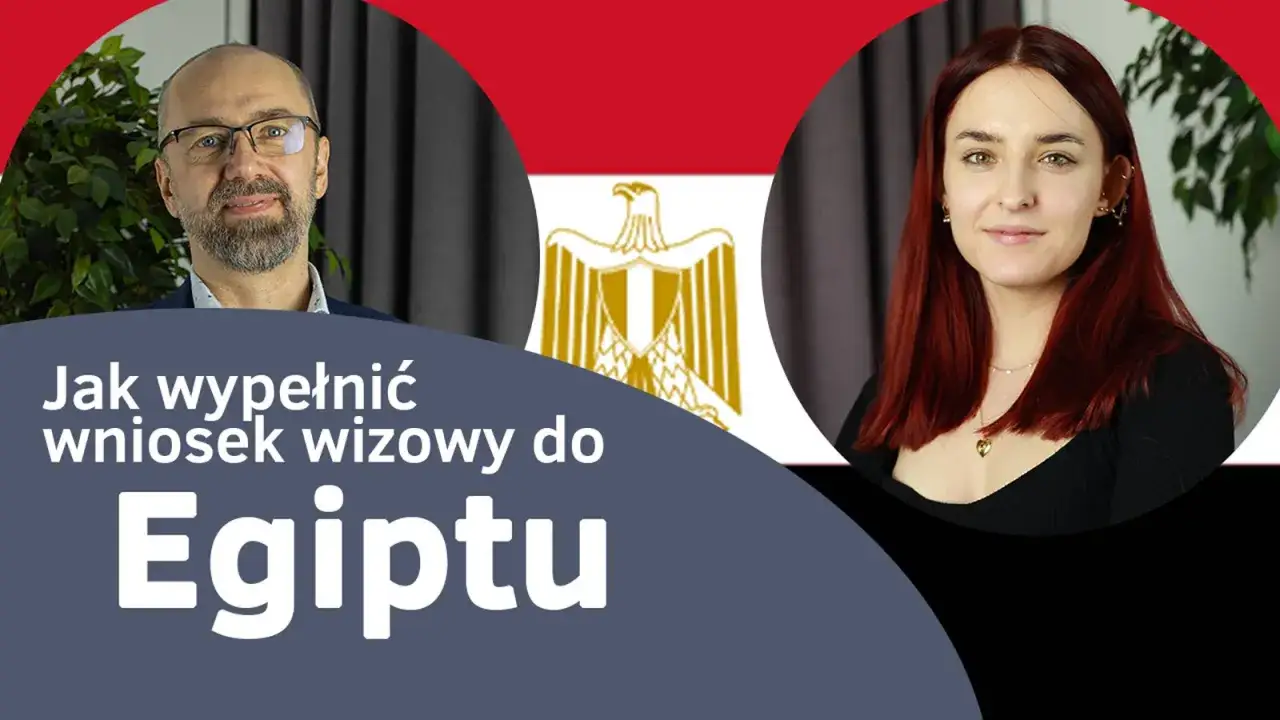 Jak wypełnić wniosek wizowy do Egiptu online? Dwie osoby i flaga Egiptu.