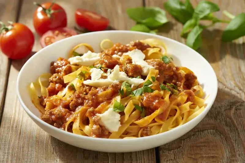 Dania z makaronem i mozzarellą