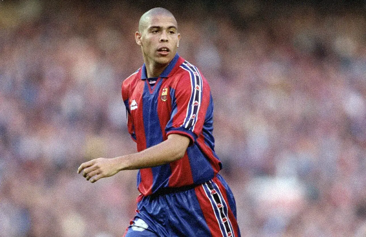 Ronaldo Nazario w barwach FC Barcelony. W jakich klubach grał Ronaldo Nazario? To pytanie zadaje sobie wielu fanów.