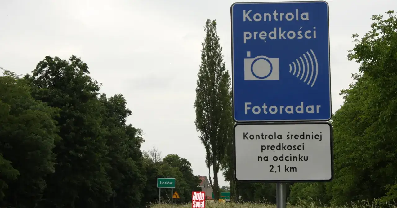 Znak informuje: czy fotoradar musi być oznakowany. Kontrola prędkości na odcinku 2,1 km.