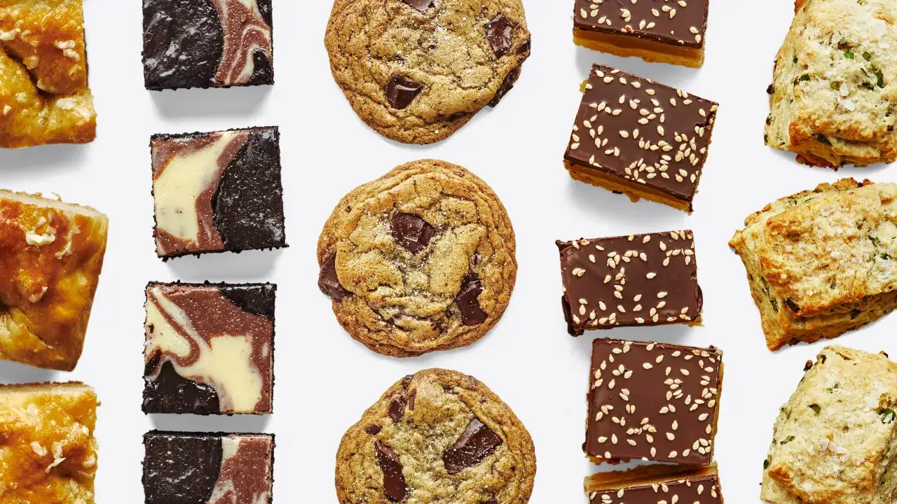 En h&auml;rlig blandning av godsaker: kladdkaka, chokladkakor, chokladbars med sesamfr&ouml;n och scones med &ouml;rter. Perfekt att baka och frysa in f&ouml;r senare njutning.