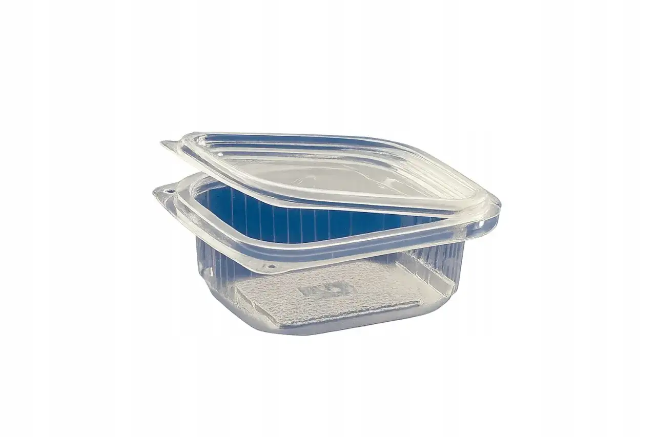Przezroczyste pojemniki plastikowe 250 ml, idealne do przechowywania sosów, dipów czy drobnych przekąsek.
