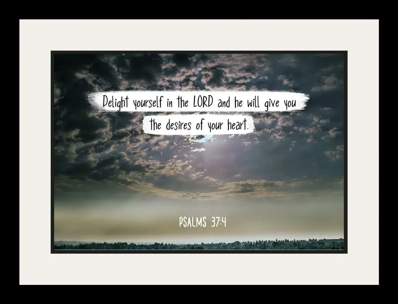 Dramatischer Himmel mit Sonnenstrahlen, die durch Wolken brechen. Text: 