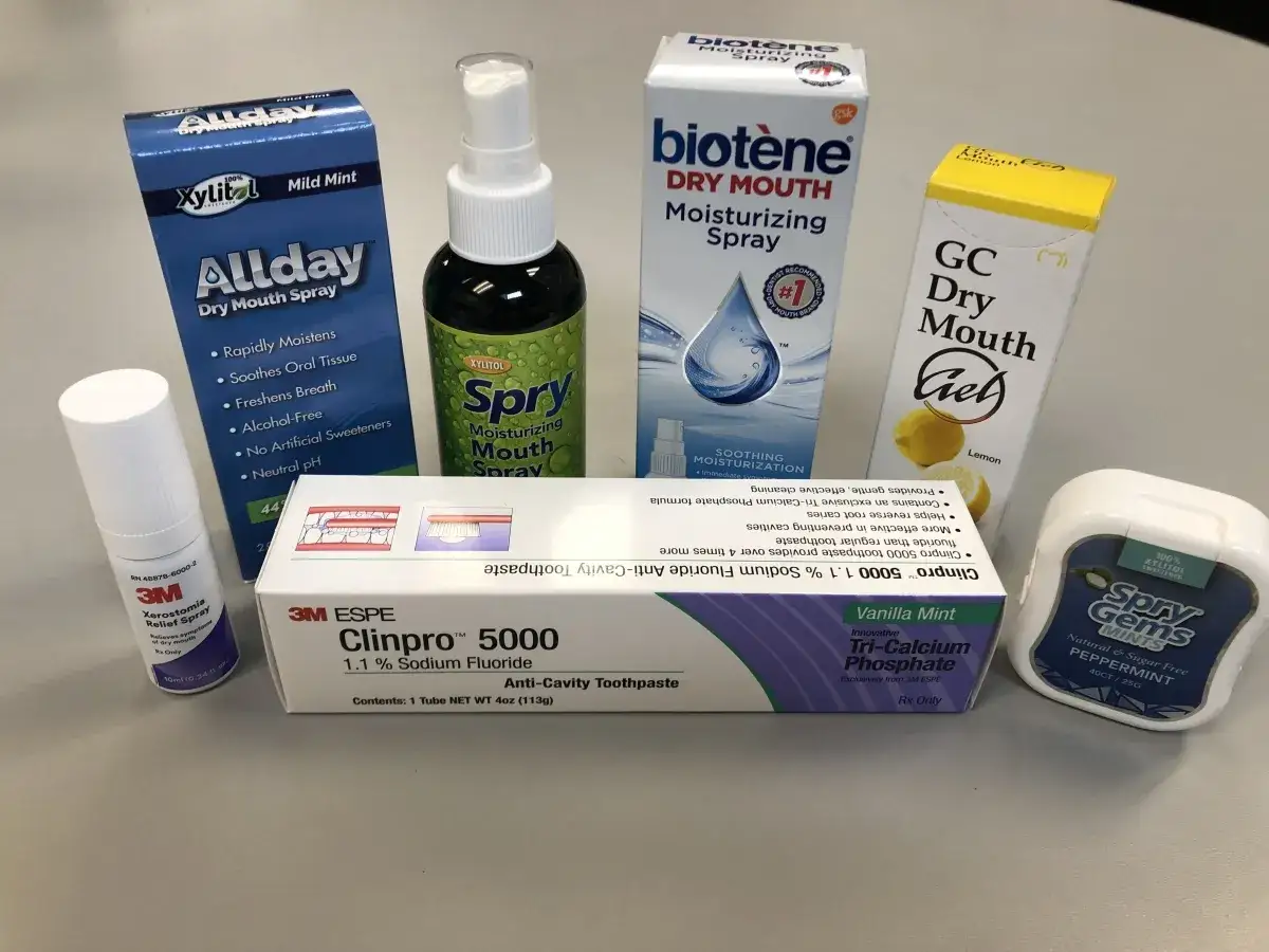 Medikamente gegen trockenen Mund: Sprays, Gel und Lutschtabletten zur Linderung.