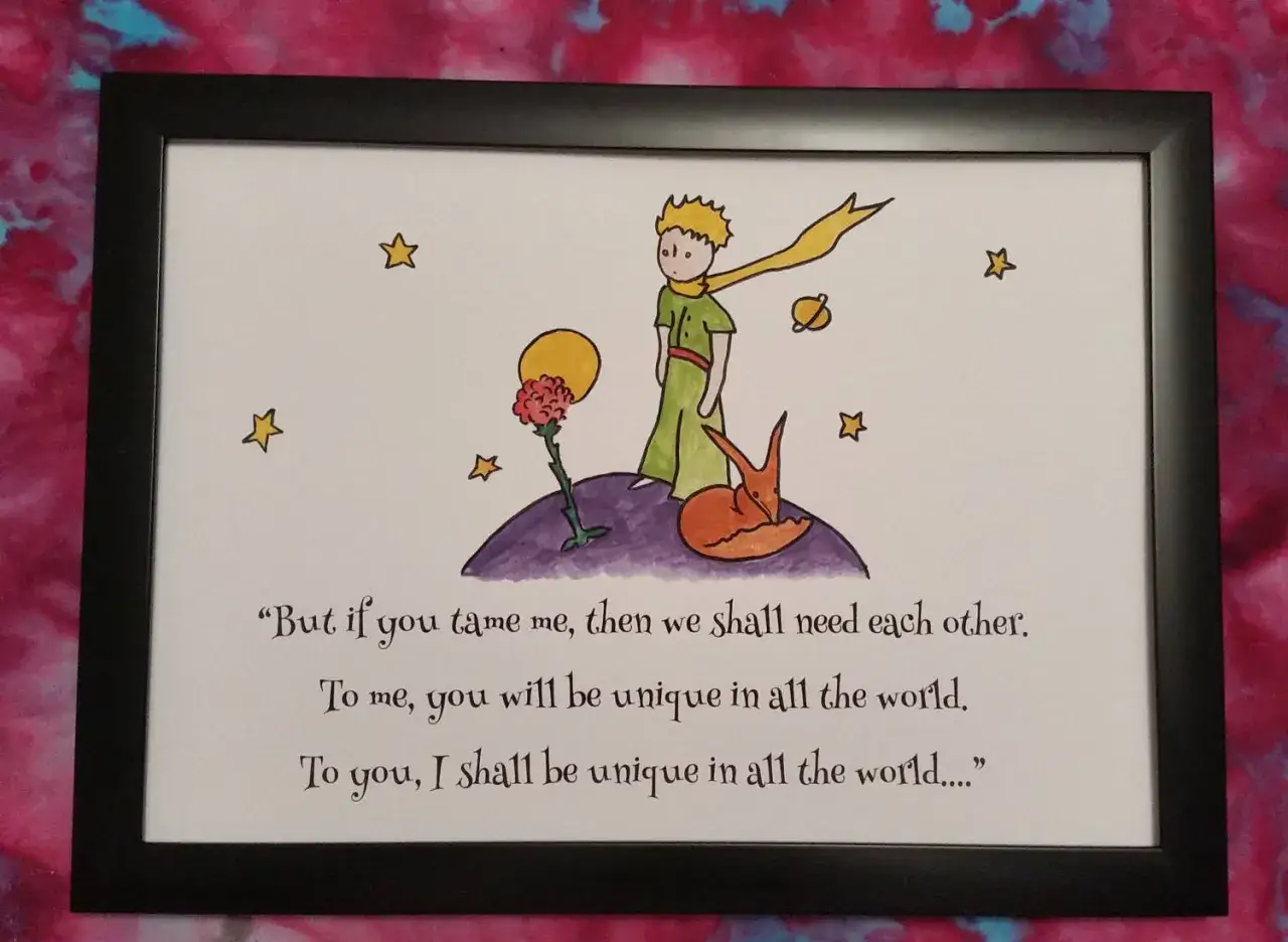 El Principito, su zorro y su rosa, con frases del principito sobre la unicidad y la amistad.