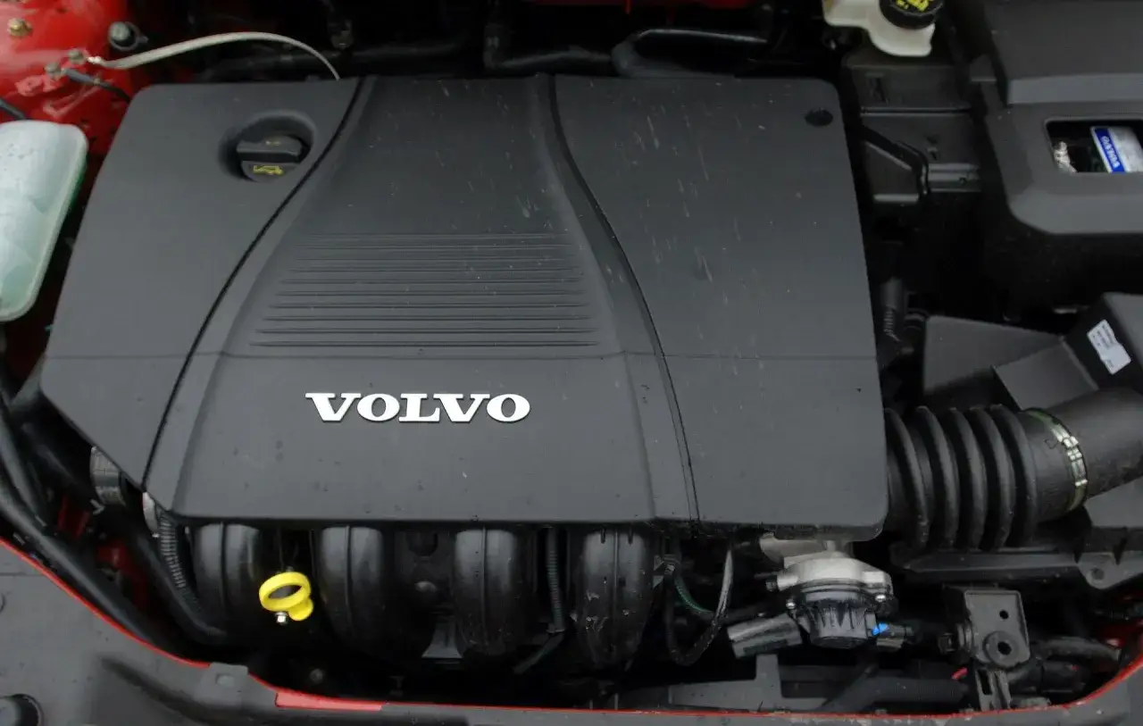 Volvo C30 silniki benzynowe porównanie