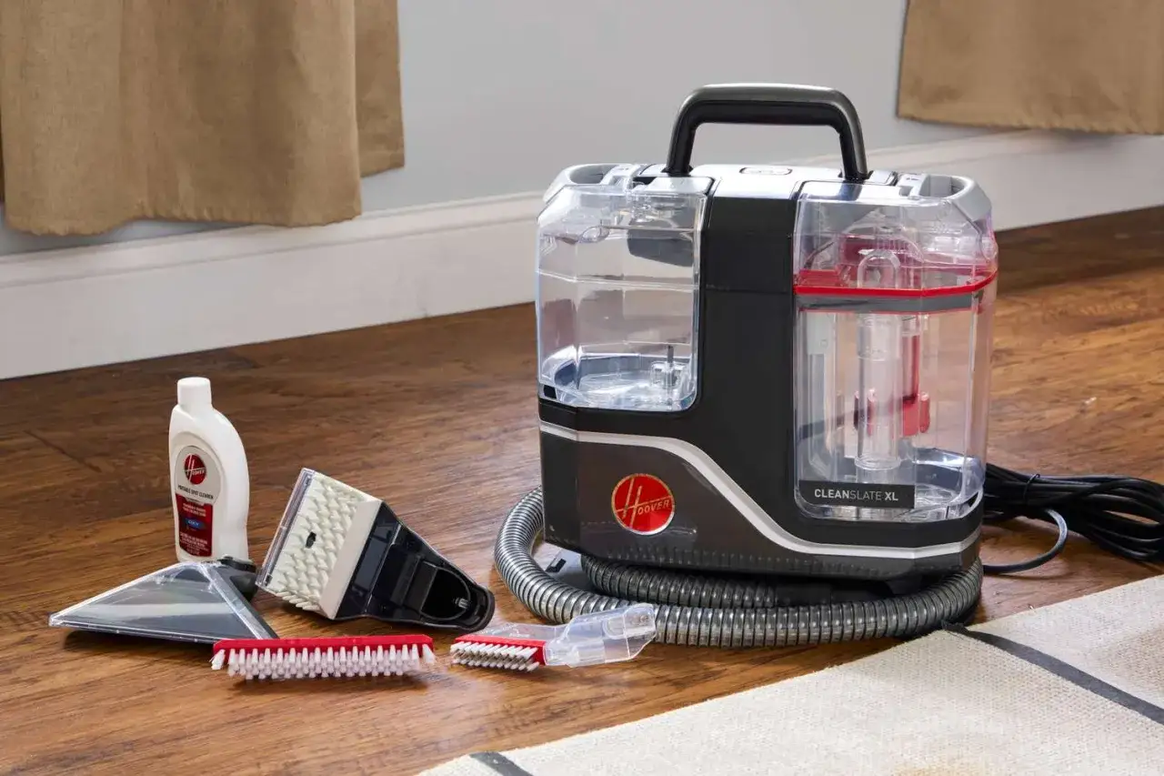 Nettoyeur Hoover CleanSlate XL avec accessoires pour shampouiner tapis. Nettoyage en profondeur des taches.