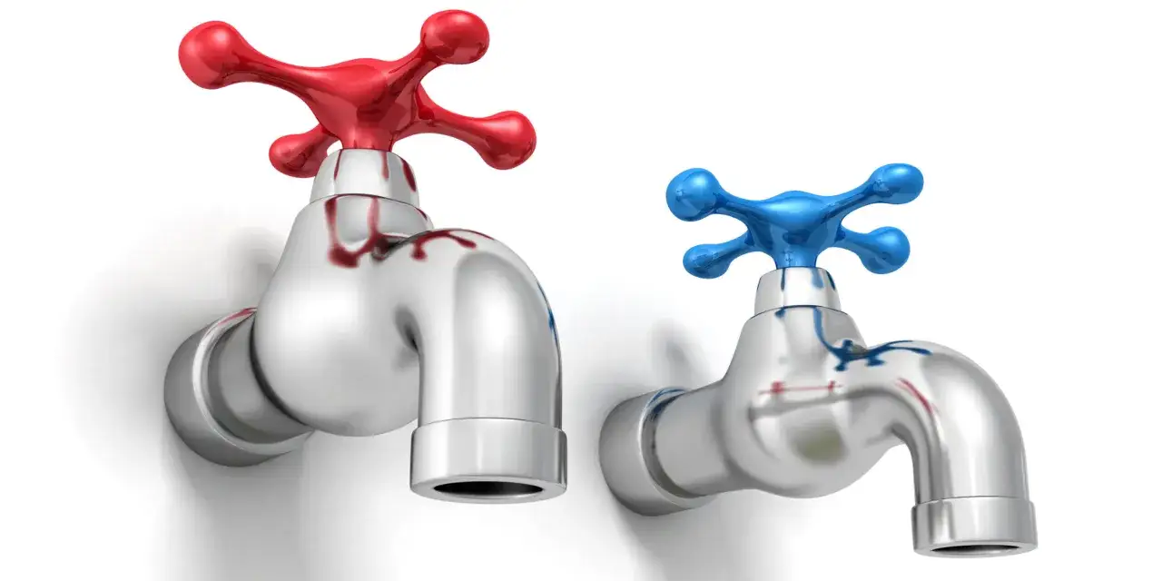 Robinet rouge pour eau chaude, robinet bleu pour eau froide. Le positionnement des tuyaux est essentiel pour un bon fonctionnement.