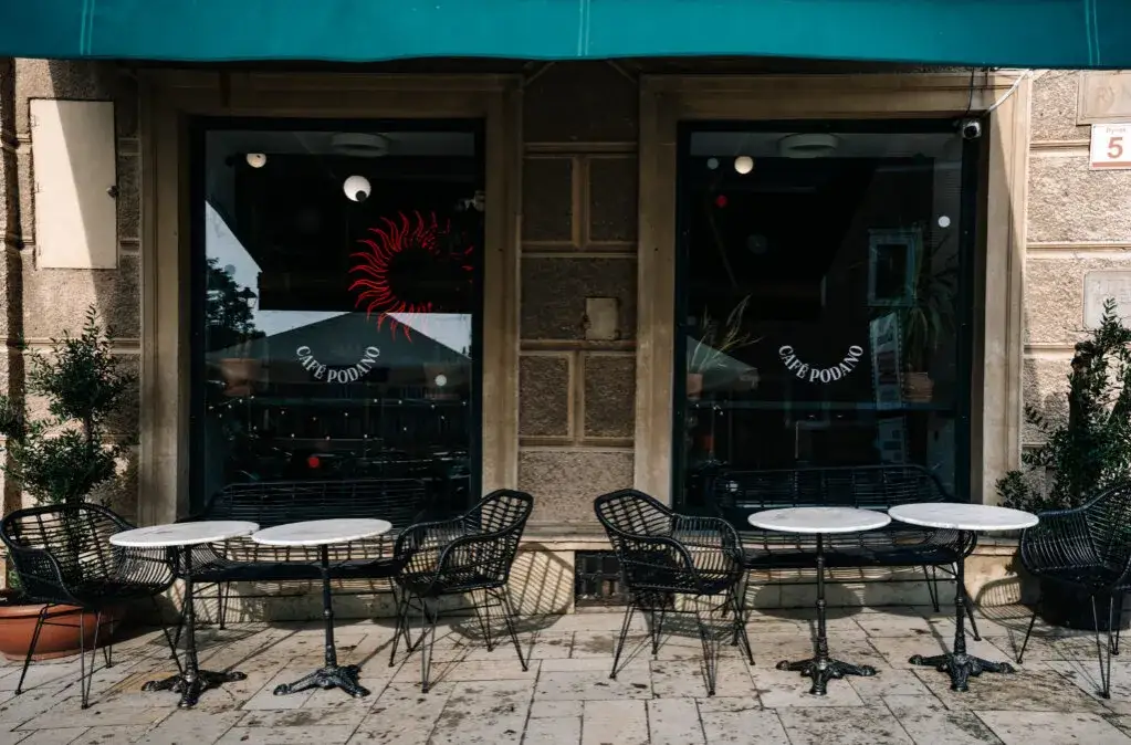 Zdjęcie Gdzie zjeść w Sandomierzu? Sprawdź najlepsze restauracje i lokalne smaki!