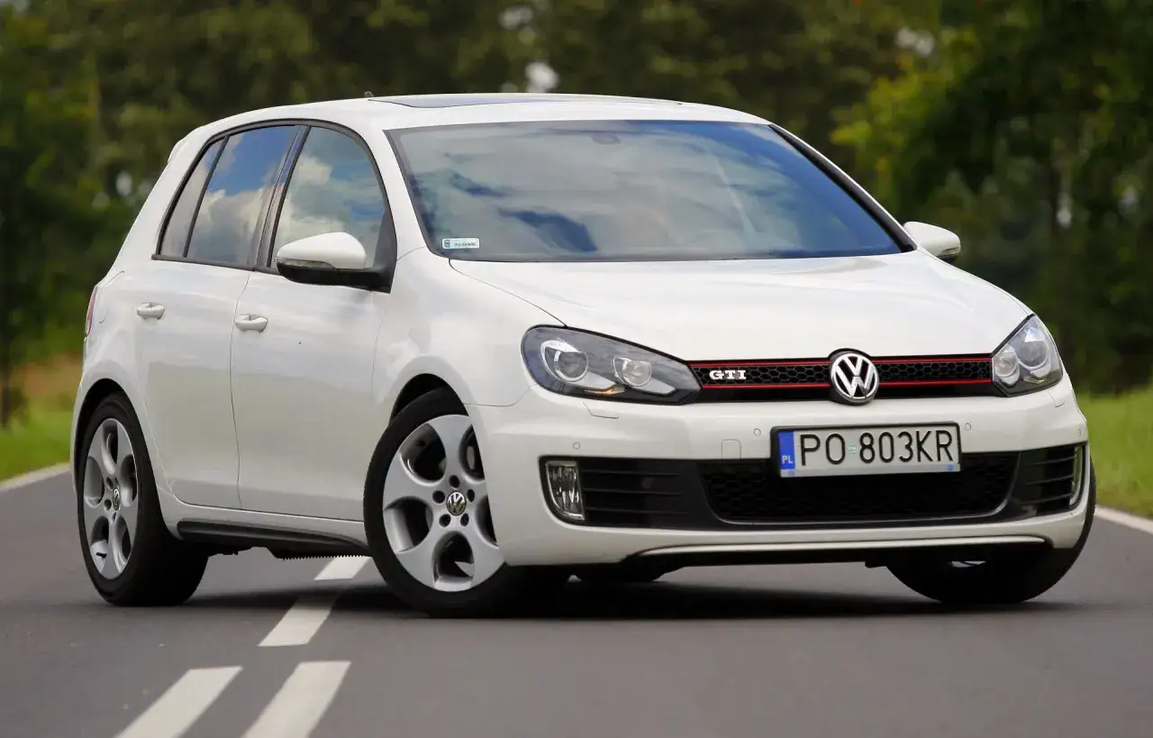 Biały Golf 6 GTD na drodze. Poznaj jego dane techniczne i poczuj moc!
