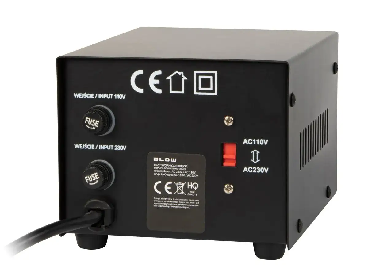 Przetwornica napięcia BLOW z wejściem 110V/230V i wyjściem 110V/230V. Zapewnia stabilne napięcie w gniazdku.