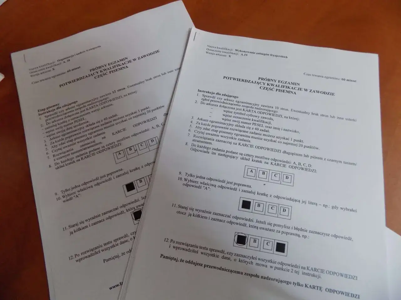 Próbny egzamin zawodowy, część pisemna. Instrukcja dla zdającego, jak zaznaczać odpowiedzi. Ile razy można poprawić egzamin zawodowy? Nie ma tu tej informacji.