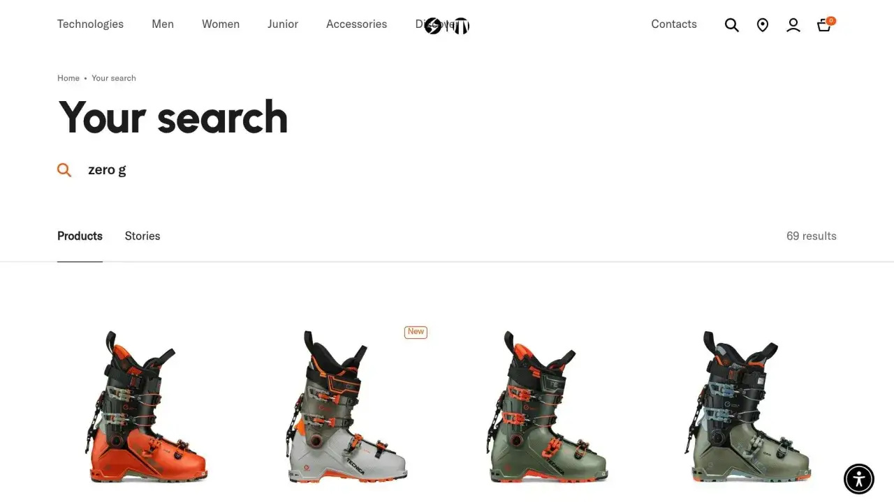 Cztery buty narciarskie w różnych kolorach: pomarańczowym, szarym, zielonym i ciemnoszarym.