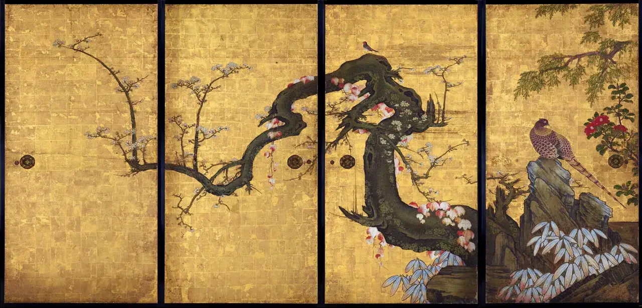 Magnifique peinture japonaise sur paravent doré : branches fleuries, un faisan sur un rocher, un petit oiseau perché.
