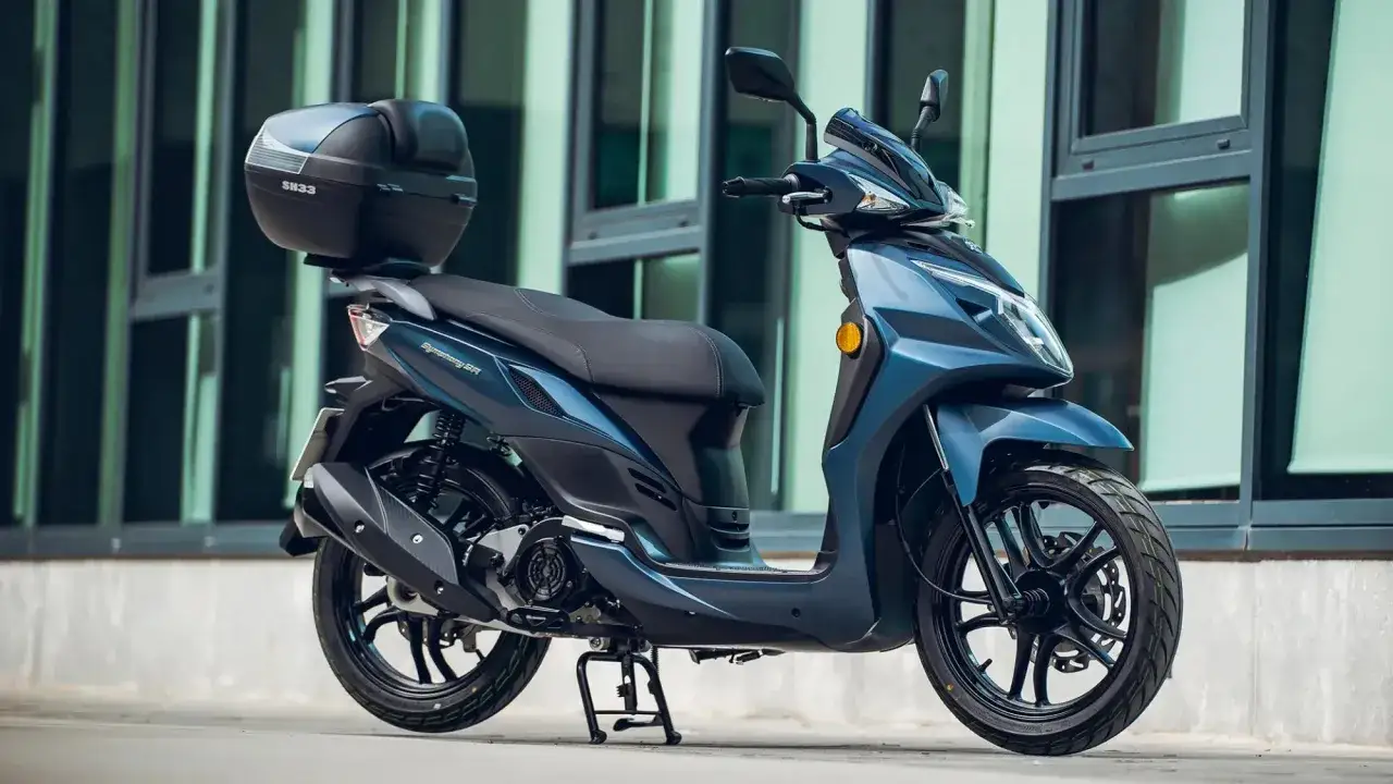 Scooter SYM Symphony SR azul oscuro con baúl SH33. Consulta la ficha técnica para conocer sus detalles.
