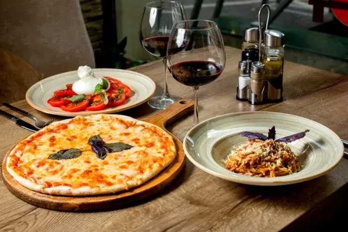 pizza i wino idealne połączenie
