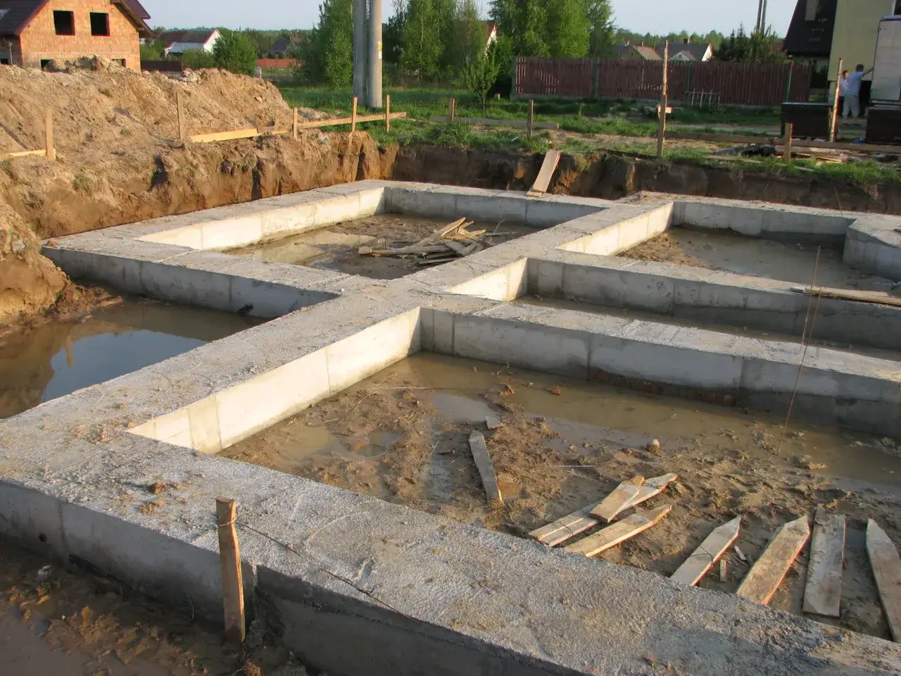 Tabela por&oacute;wnawcza parametr&oacute;w zagęszczarek do fundament&oacute;w