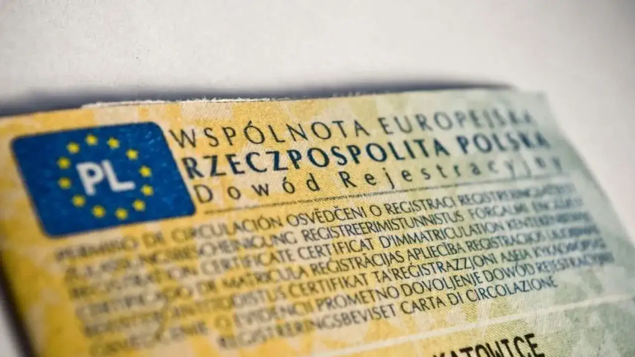 dowód rejestracyjny z kodami unijnymi