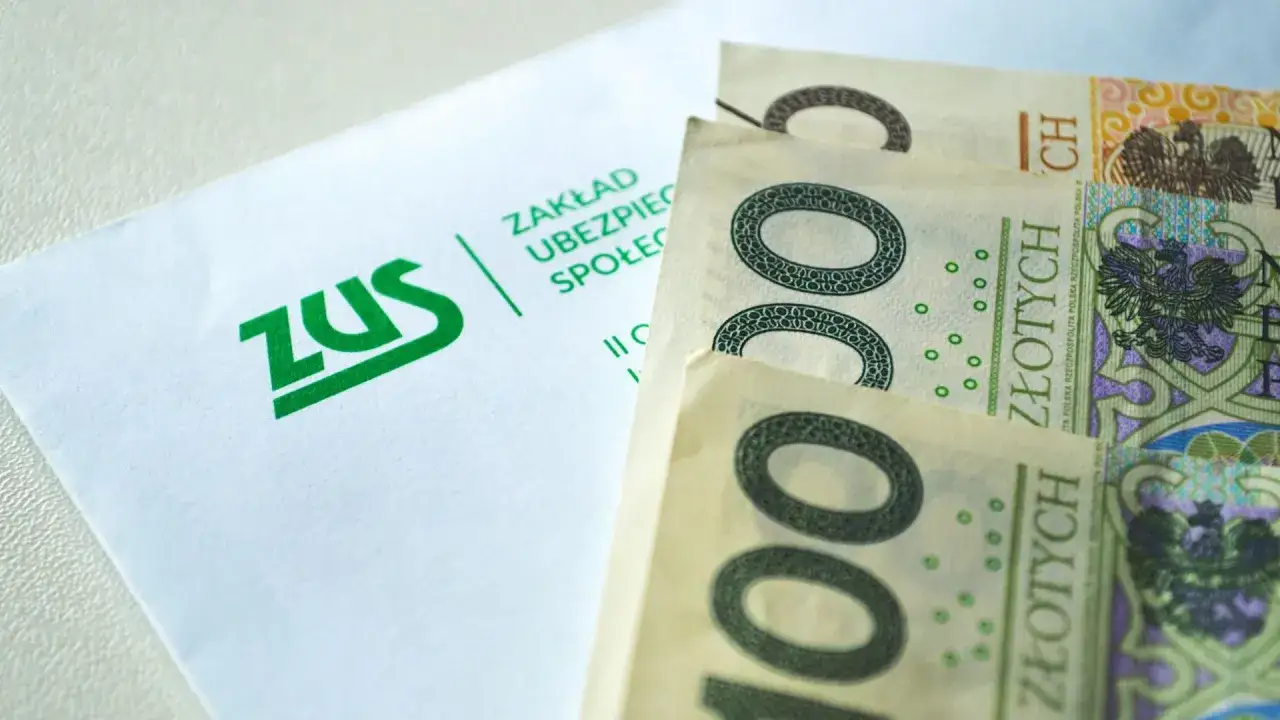 Dokument ZUS i polskie banknoty. Może to być związane z nowymi zasadami przejścia na emeryturę tabela.