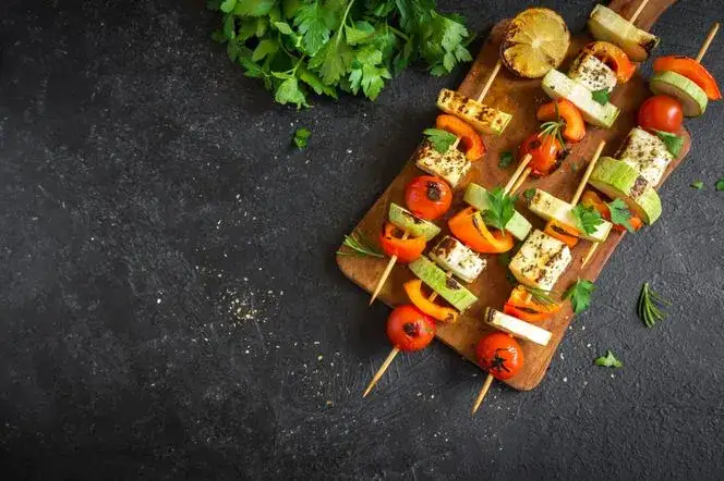szaszłyki halloumi tofu warzywne