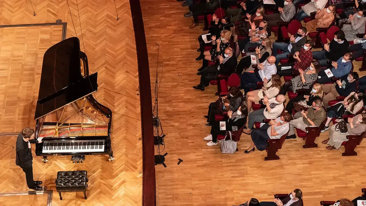 Zdjęcie Ile trwa koncert chopinowski? Poznaj szczegóły i czas trwania