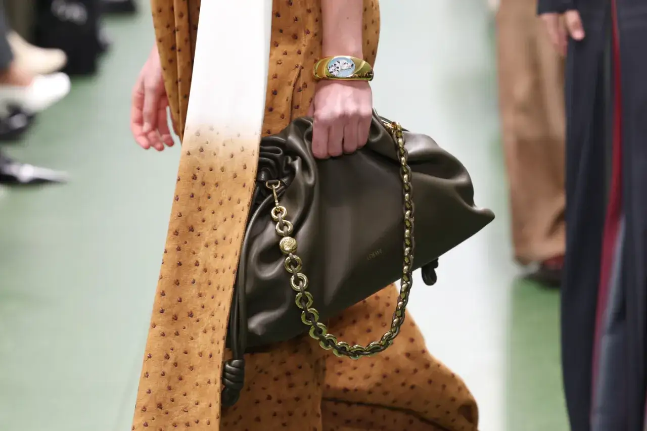 Zdjęcie Jakie torby są teraz modne? Odkryj najnowsze trendy w modzie