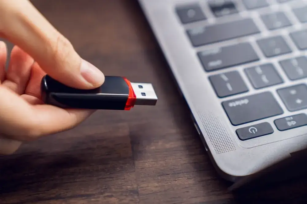 Zdjęcie Jaki pendrive do zdjęć? Wybierz najlepszy model dla swoich potrzeb