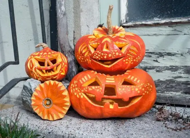 Zdjęcie Rzeźby z dyni: Jak stworzyć zachwycające dekoracje na Halloween