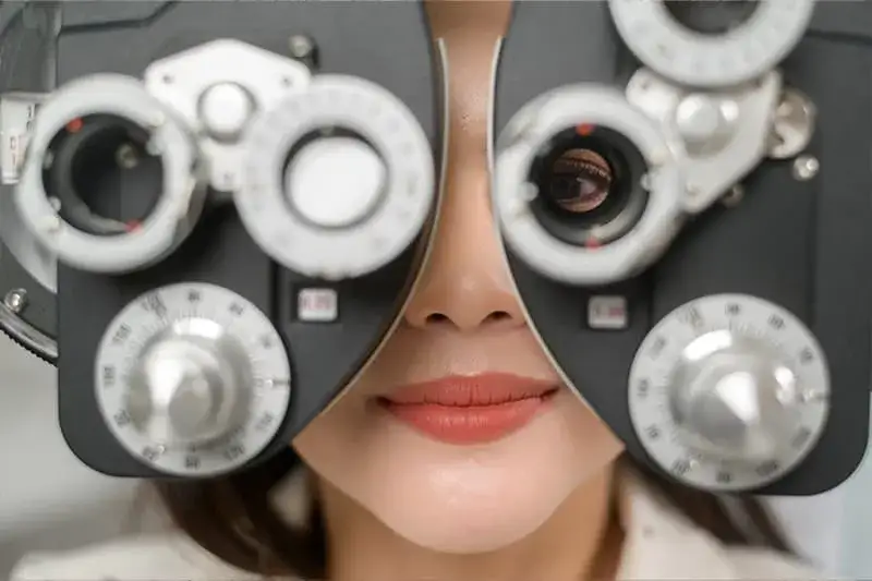 Zdjęcie Okulista czy optometrysta? Kto lepiej dobierze okulary?