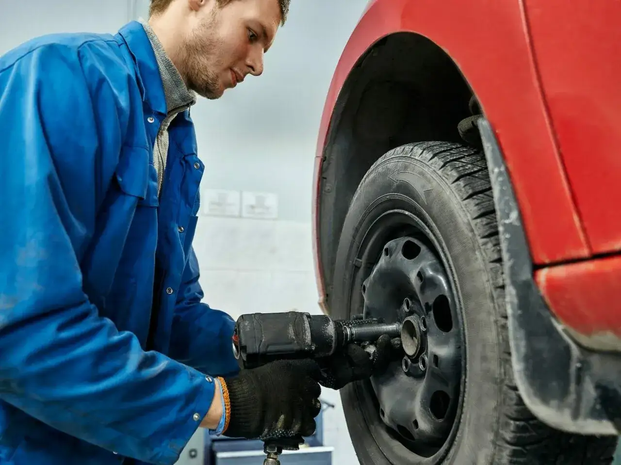 Zdjęcie Jaki moment dokręcania śrub kół samochodowych, aby uniknąć awarii?