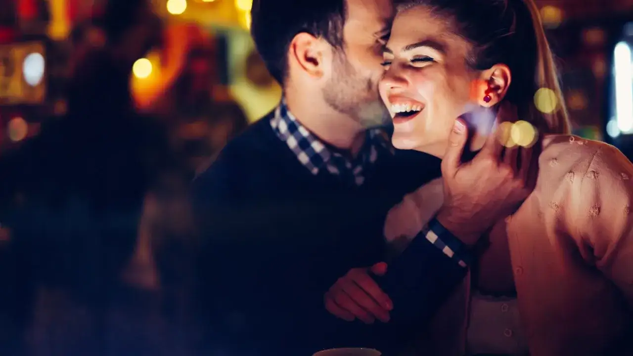Subtelny flirt na randce