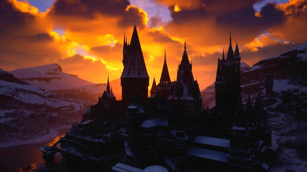 Zimowy krajobraz z zamkiem Hogwart w tle, oświetlony zachodzącym słońcem. Wygląda jak zapowiedź nowego DLC do Hogwarts Legacy.