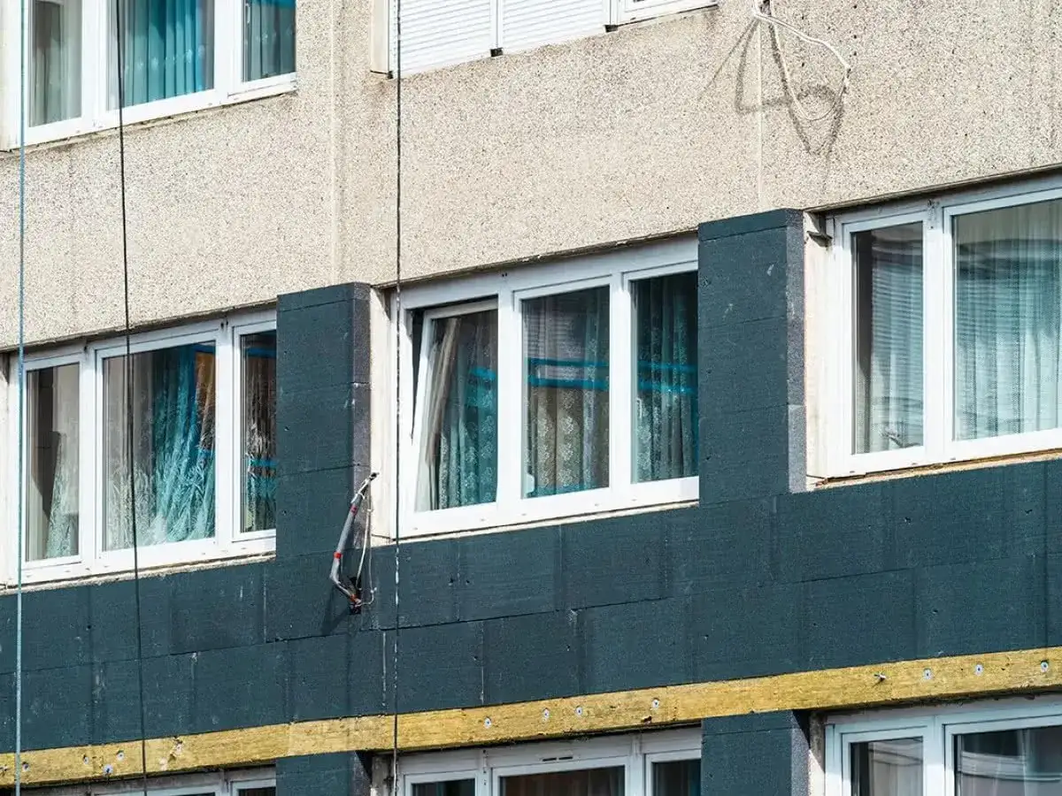 Budynek ocieplany w ramach programu 