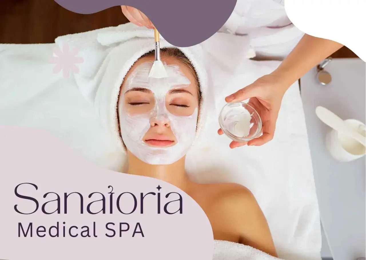 Relaks w polskim spa. Kobieta z maseczką na twarzy, przygotowana do zabiegu w Sanatoria Medical SPA.