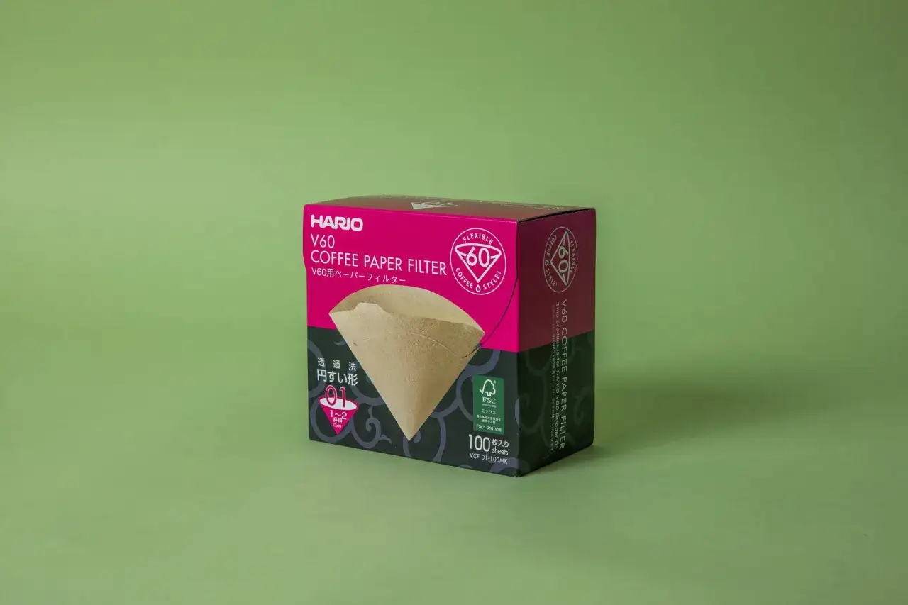 Pudełko filtrów papierowych Hario V60 do parzenia kawy. Idealne do zaparzania aromatycznej kawy.