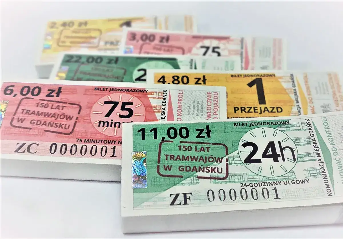 Kolekcja biletów komunikacji miejskiej w Gdańsku, w tym bilet 24-godzinny ulgowy.
