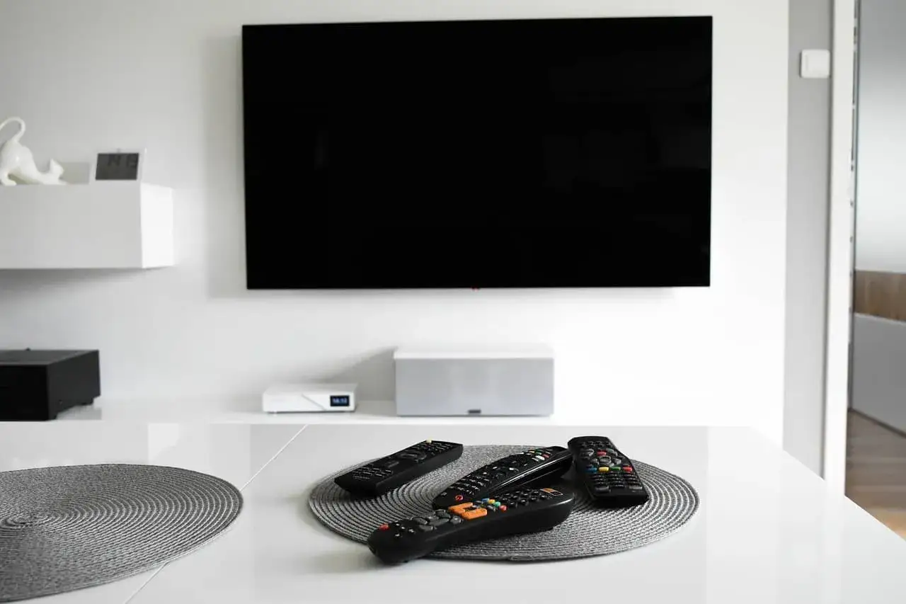 wysokość telewizora 65 cali, montaż TV a przekątna