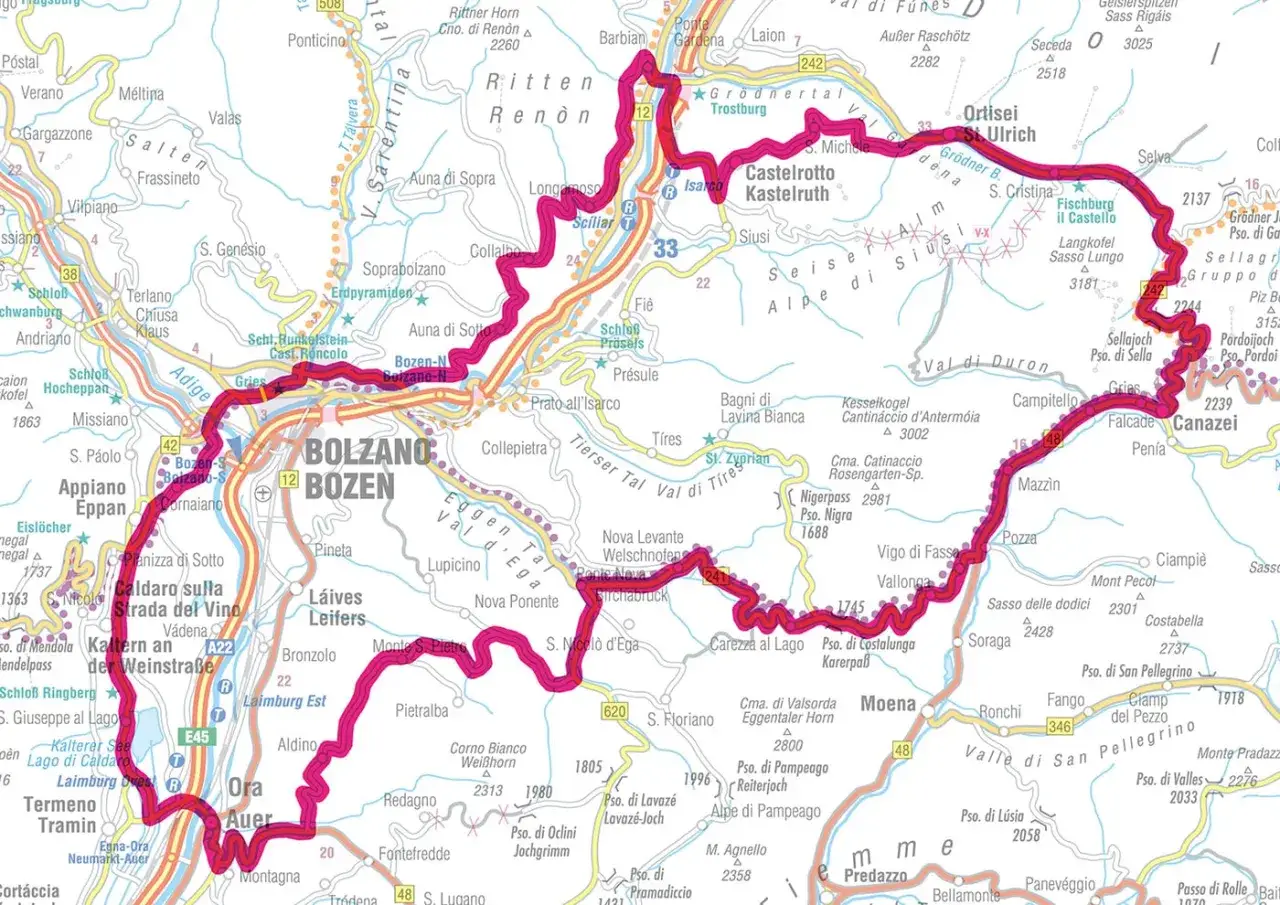 Mappa delle Dolomiti con itinerario di 5 giorni evidenziato in fucsia, da Bolzano verso Canazei e ritorno.