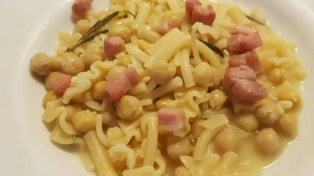 preparazione pasta e ceci passo passo, cottura ceci, soffritto pasta e ceci