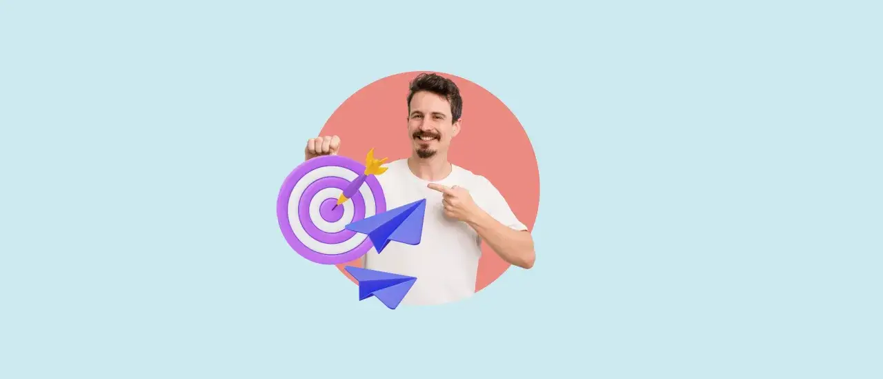 Hombre sonriente se&ntilde;ala diana con dardo y aviones de papel, clave para saber como hacer email marketing efectivo y alcanzar tus metas.