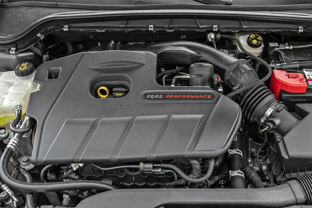 Silniki Ford Focus z napisem 