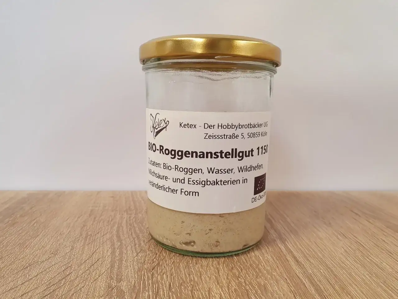 Glas mit BIO-Roggenanstellgut für schnelles Sauerteig herstellen. Enthält Bio-Roggen, Wasser, Wildhefen, Milchsäure- und Essigbakterien.