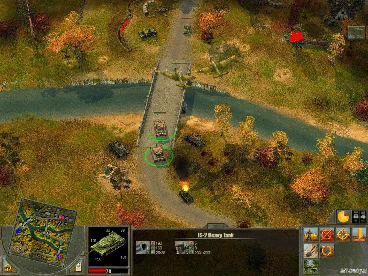 Bitwa o most w grze Hearts of Iron. Czołgi i samoloty w jesiennym krajobrazie.