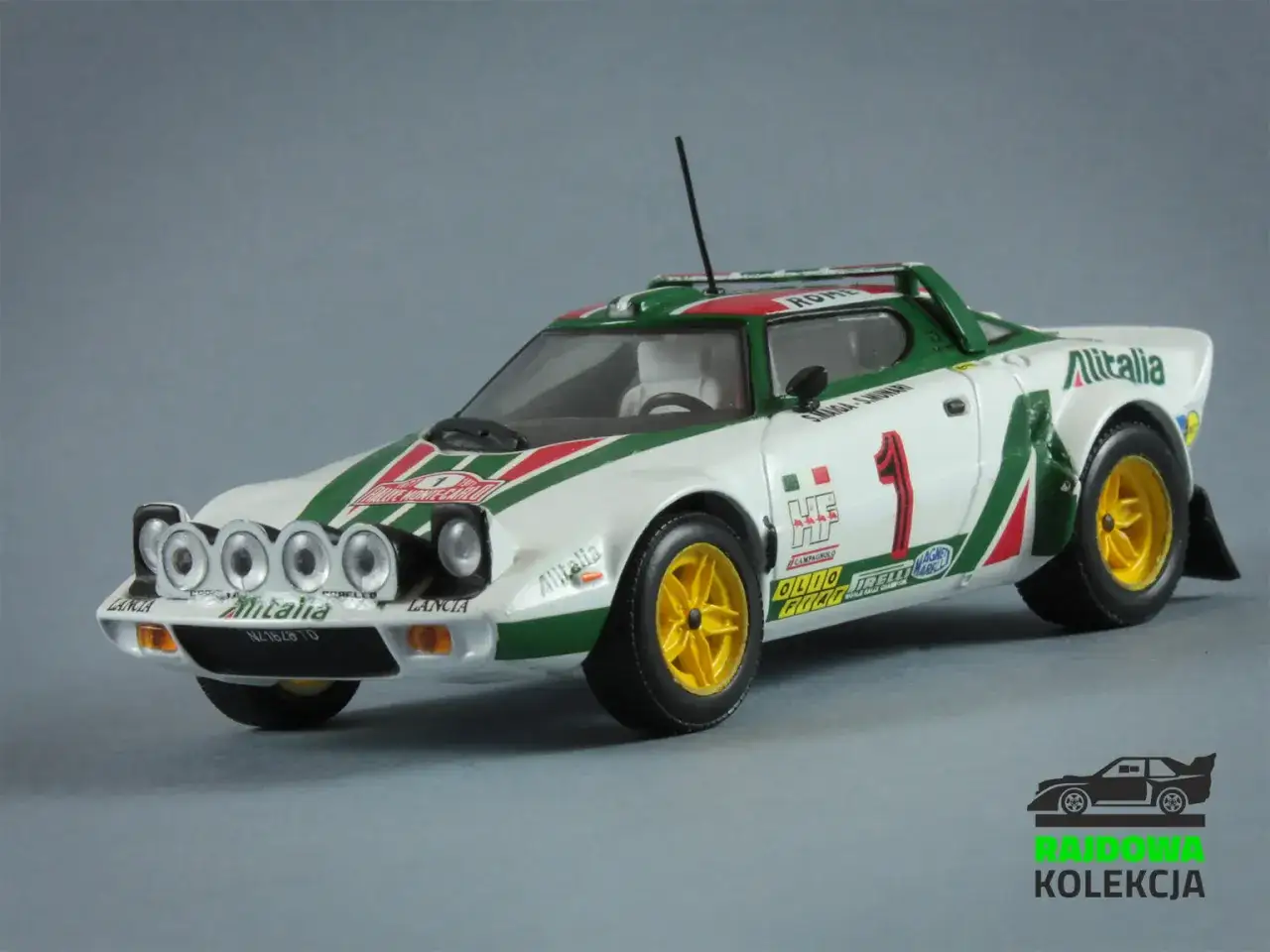 Model kultowego Lancia Stratos w barwach Alitalii, gotowy do rajdu.