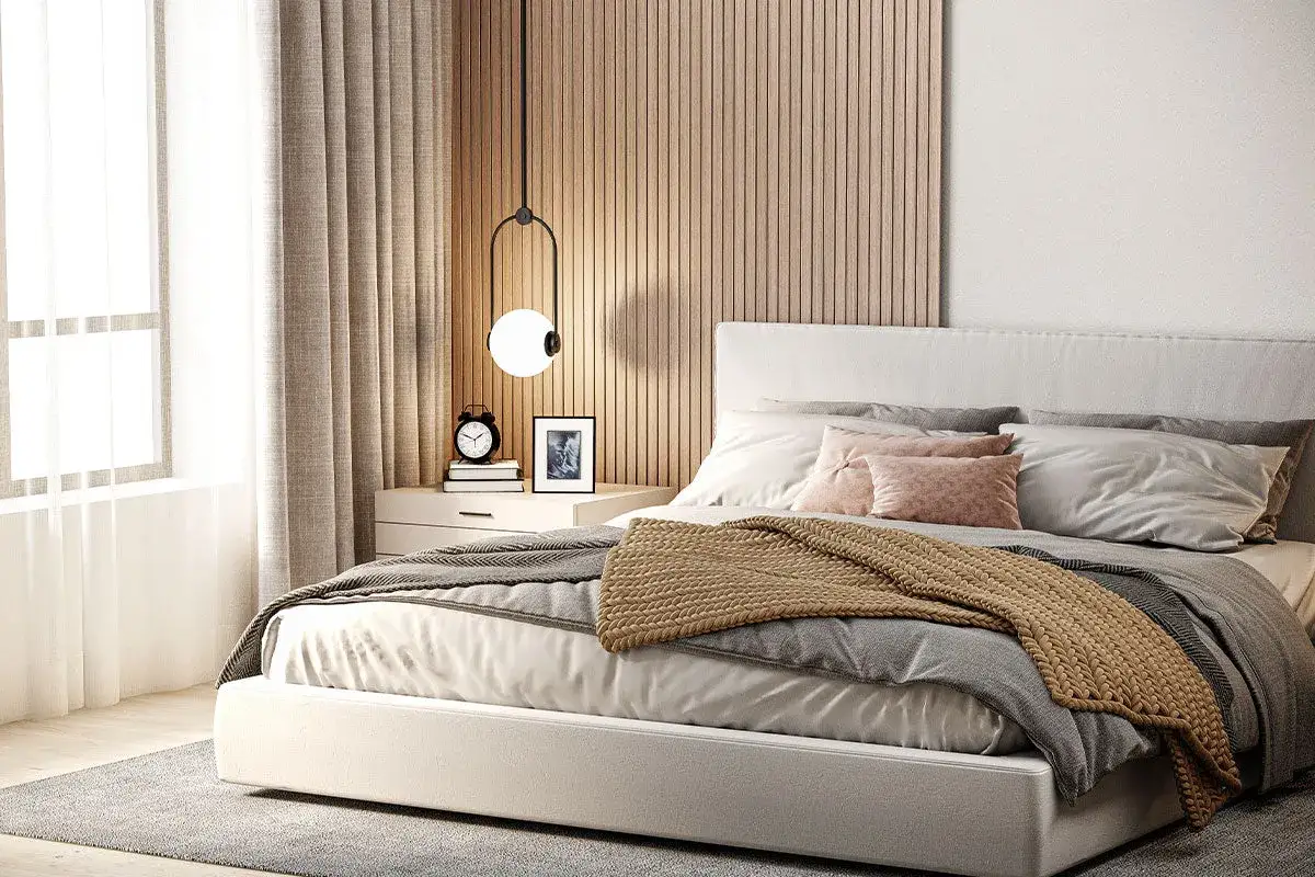 Pannello in legno a listelli verticali dietro il letto matrimoniale, un'ottima idea per la parete.