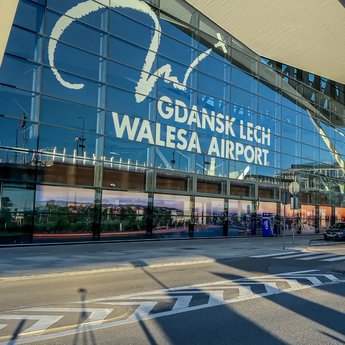 Zdjęcie Ile kosztuje parking na lotnisku w Gdańsku? Sprawdź najtańsze opcje